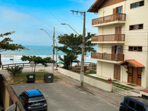 PÉ NA AREIA 30 passos do mar